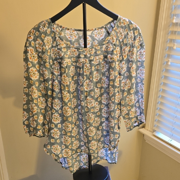LC Lauren Conrad White and Green Smocked 3/4 Sleeve Blouse - Picture 1 of 3